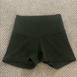 Aritzia Women's Green High-Waisted Shorts (3 inch inseam)